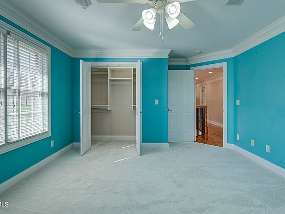 35th image of 405 Heather View Dr