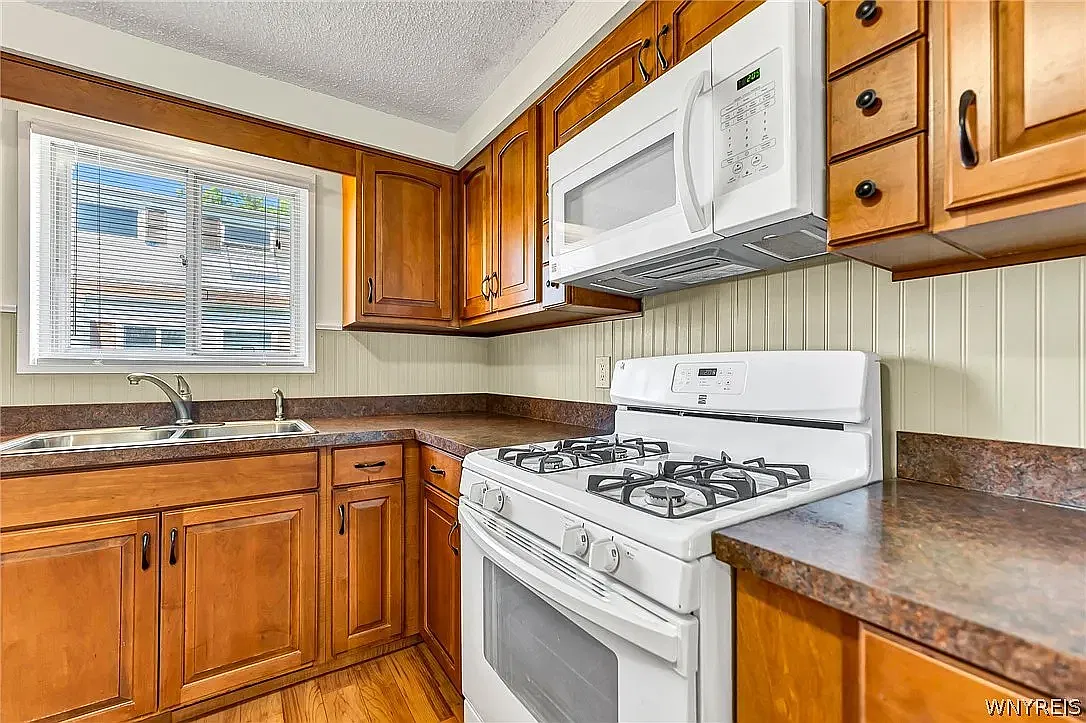 3 bed, 1100 sqft, $1,900 — Photo 4