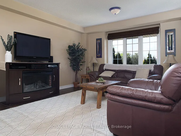 511 Victoria Rd N — Photo 13