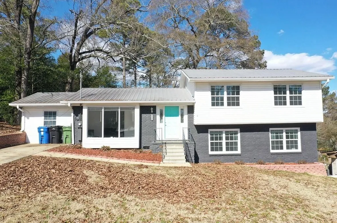 4235 Cheshire Bridge Rd — Photo 1