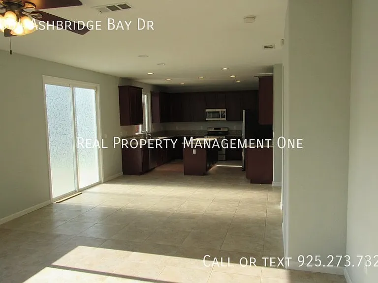 1064 Ashbridge Bay Dr — Photo 12