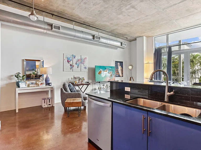 180 NE 4th Ave #307 — Photo 6