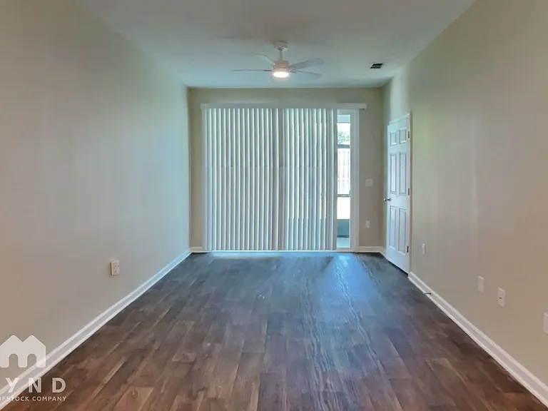216 Stonegate Ave — Photo 3
