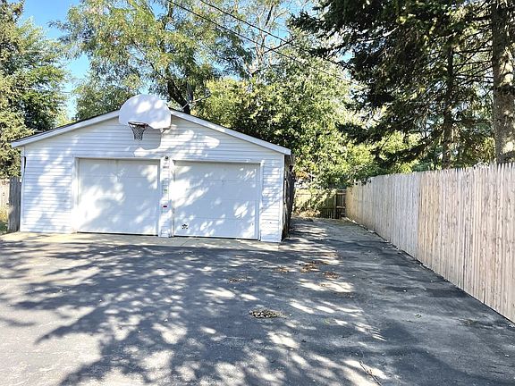 4th image of 105 N Sumac Ave