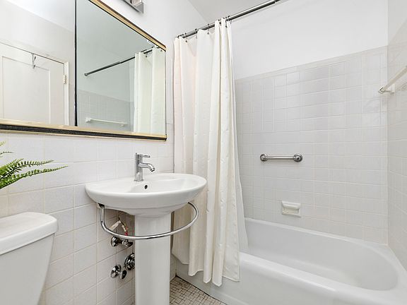 5th image of 631 Hudson St #3R