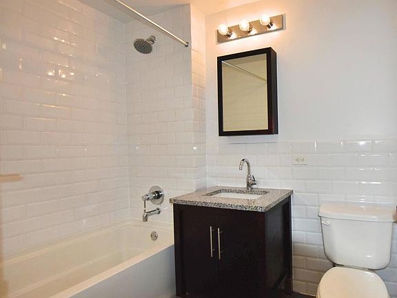 5th image of 454 Manhattan Ave APT 5J