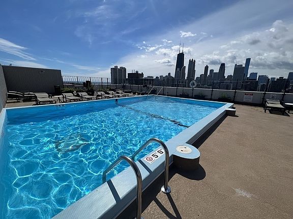 3rd image of 1415 N Dearborn Pkwy #15B