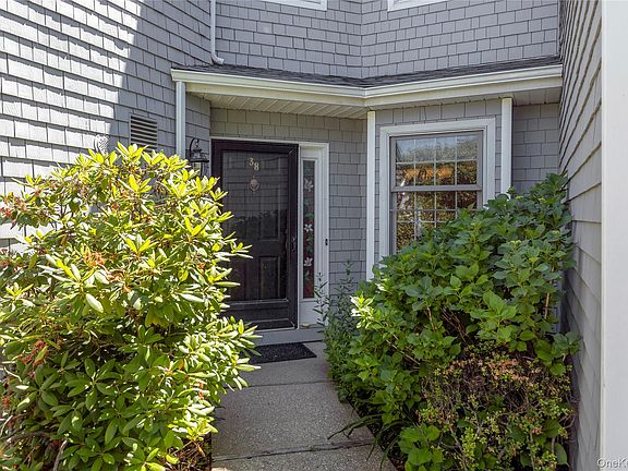 4th image of 38 Lakebridge Drive S