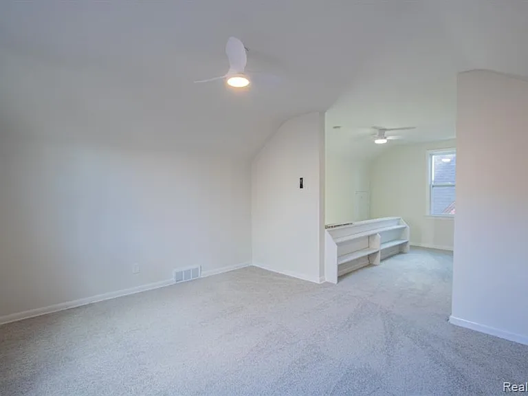 16896 Manor St — Photo 20
