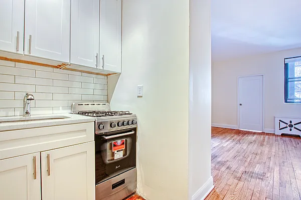 Rented by Douglas Elliman | media 8