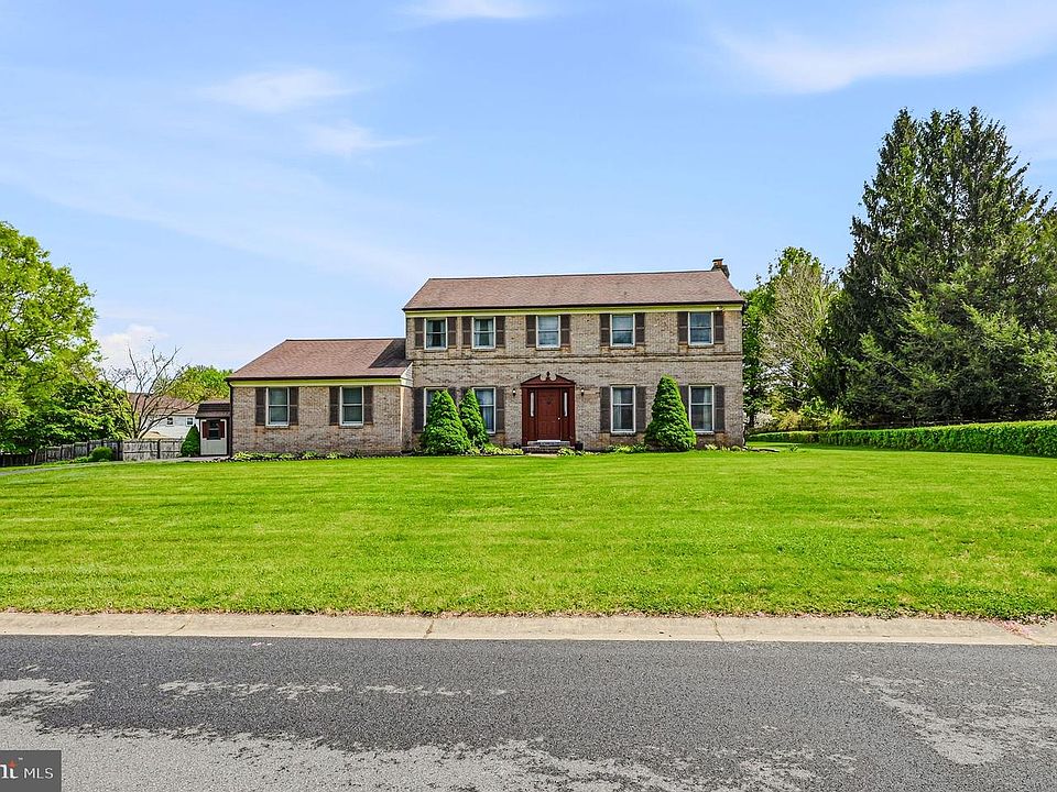 1st image of 29 Pierson Dr