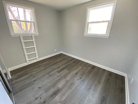 3rd image of 4621 Taylor St NE