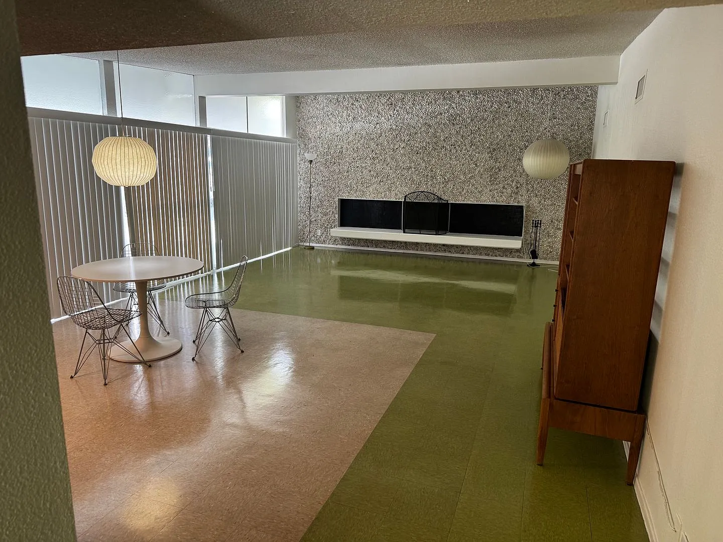 Famous "Caddy Shack" Home! Amazing Mid-Mod in Heart of Las Vegas!! — Photo 3
