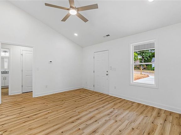 4th image of 1318 Delaware Ave