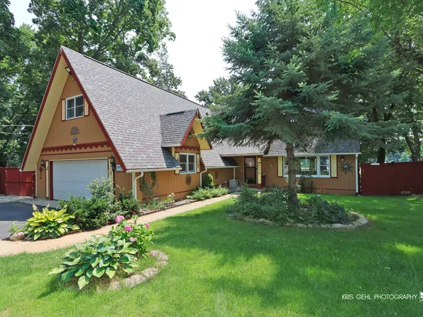 2512 Orchard Beach Rd, McHenry, IL 60050