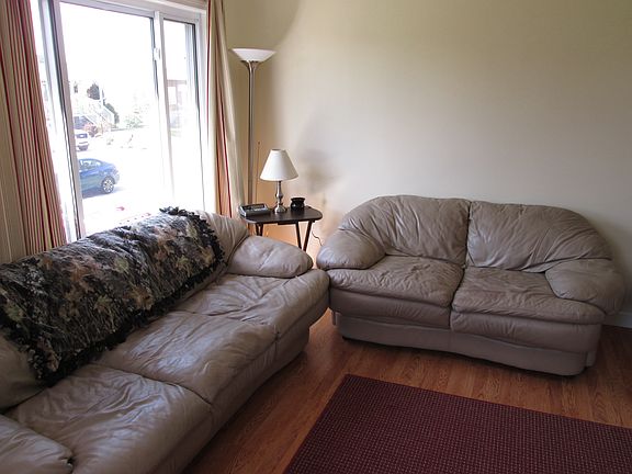 4th image of 329 Meadowlark Ln
