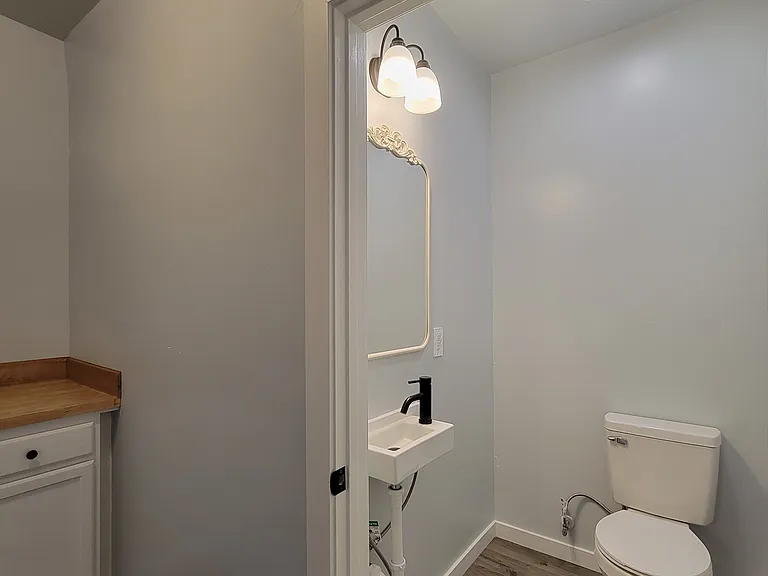 311 NW Kerron St — Photo 11
