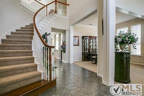 3rd image of 820 Clearwater Ln