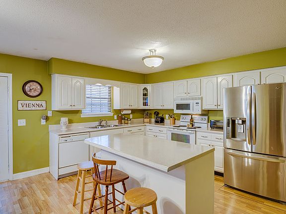 3rd image of 5423 Village Garden Dr
