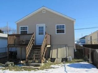 16 Riverside St, Portsmouth, RI 02871