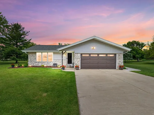 217 Karin DRIVE, North Prairie, WI 53153