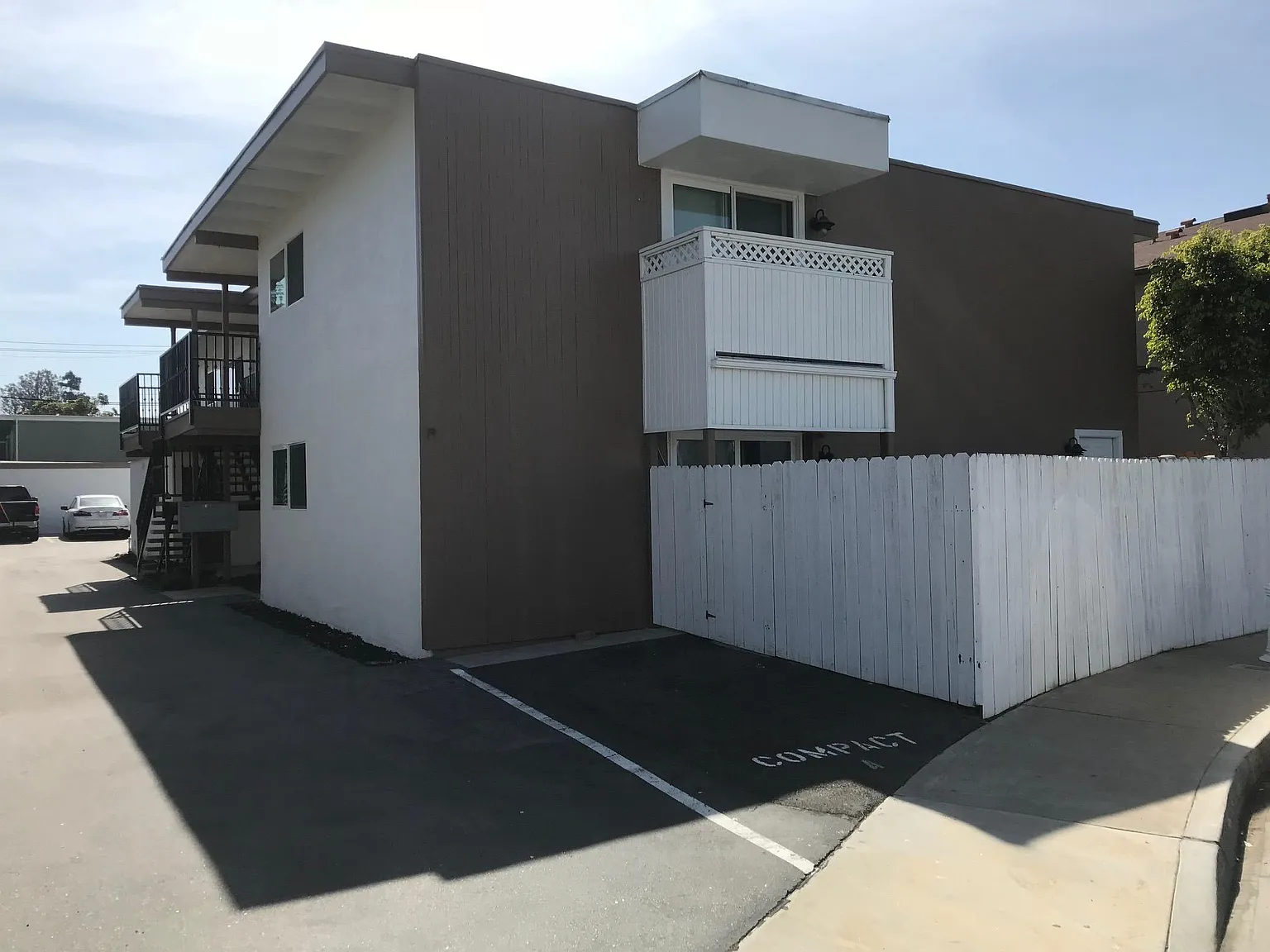 2 bed, 700 sqft, $2,600 — Photo 1