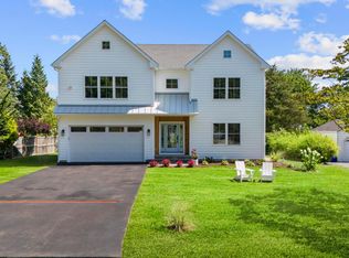72 Lloyd Dr, Fairfield, CT 06825