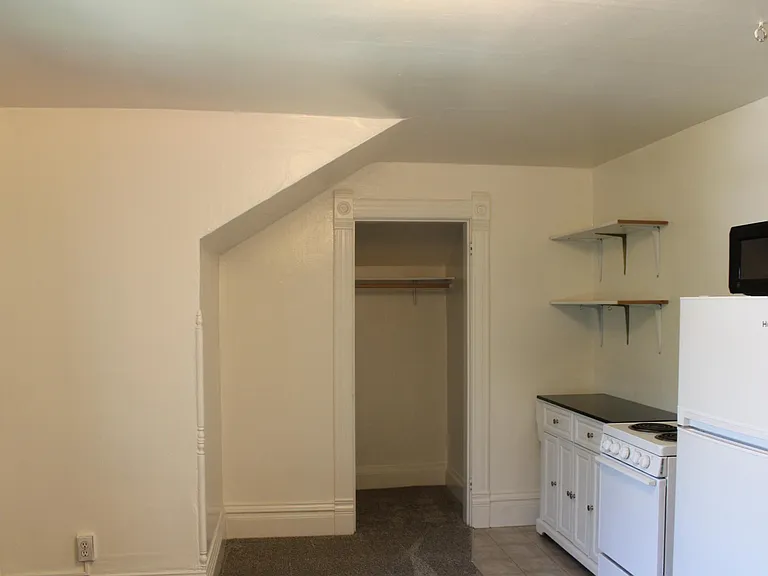 319 E Spruce St #6 — Photo 5