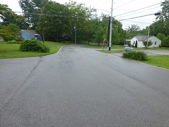 4th image of 919 Highland Dr