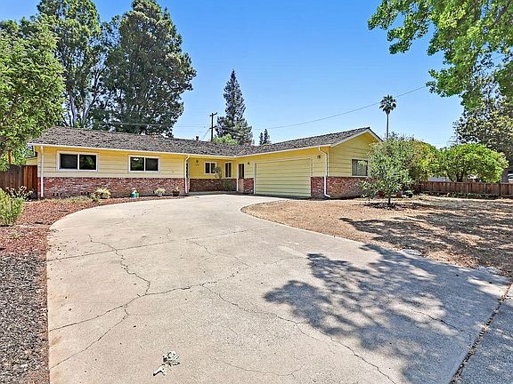 3rd image of 1290 S Clover Ave