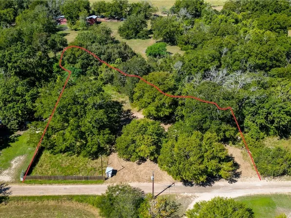 Howard Rd, Gonzales, TX 78629