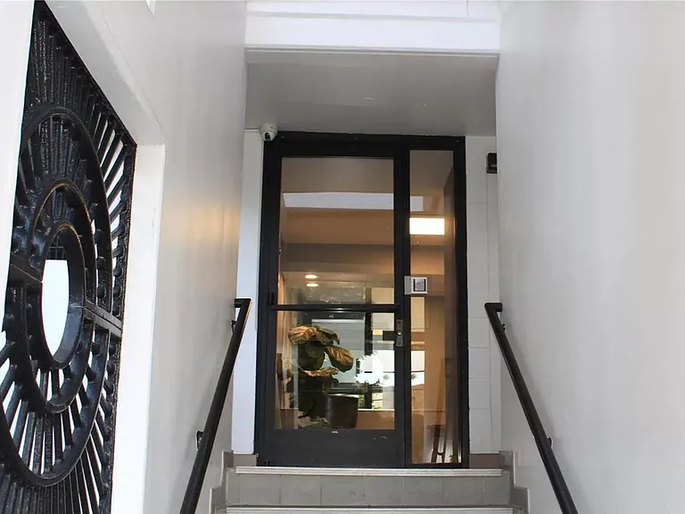 2611 Ala Wai Blvd — Photo 10