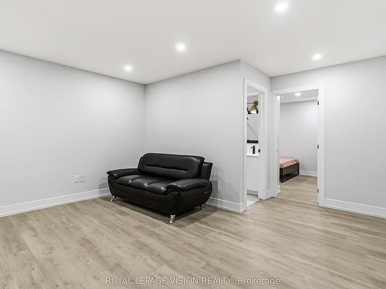 77 Thomas St #LOWER — Photo 8