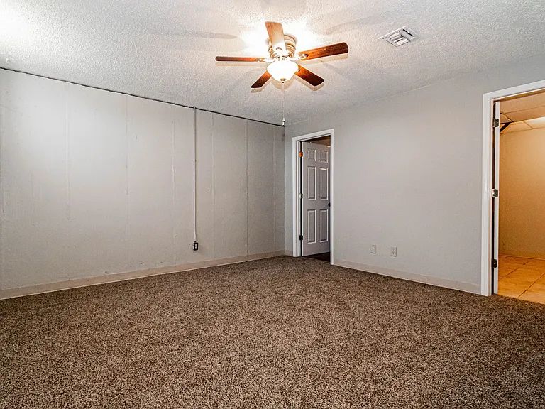 1369 Parkside Dr — Photo 15