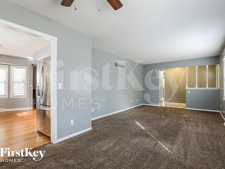 9000 N Grand Ave — Photo 3