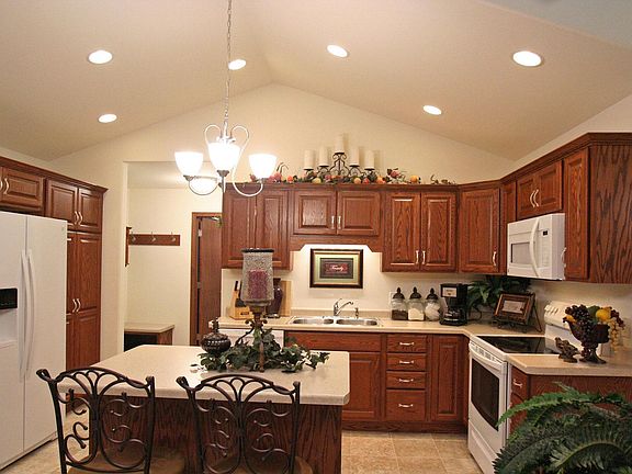 Deluxe Cabinets in the Kitchen