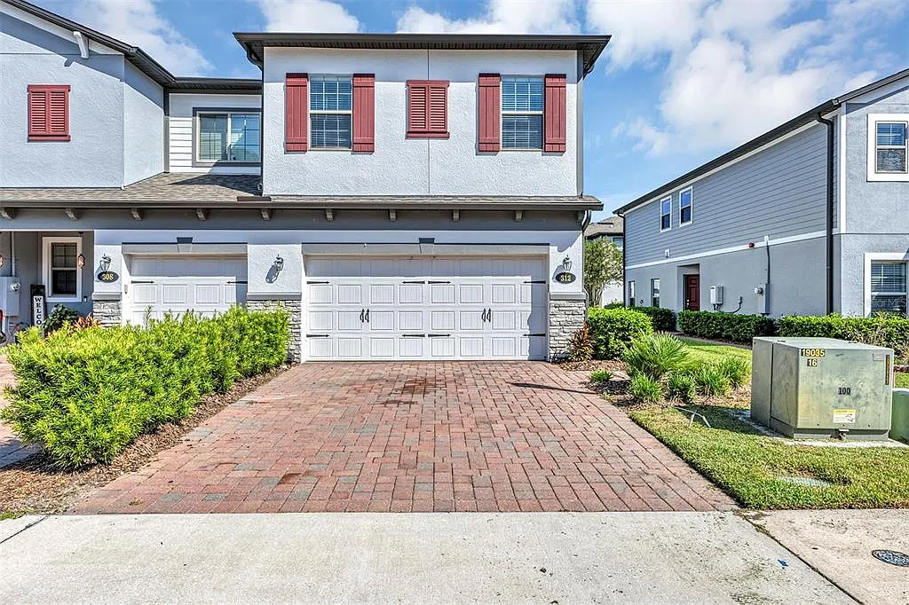 3 bed, 2.5 bath, 1724 sqft, $2,500 — Photo 3