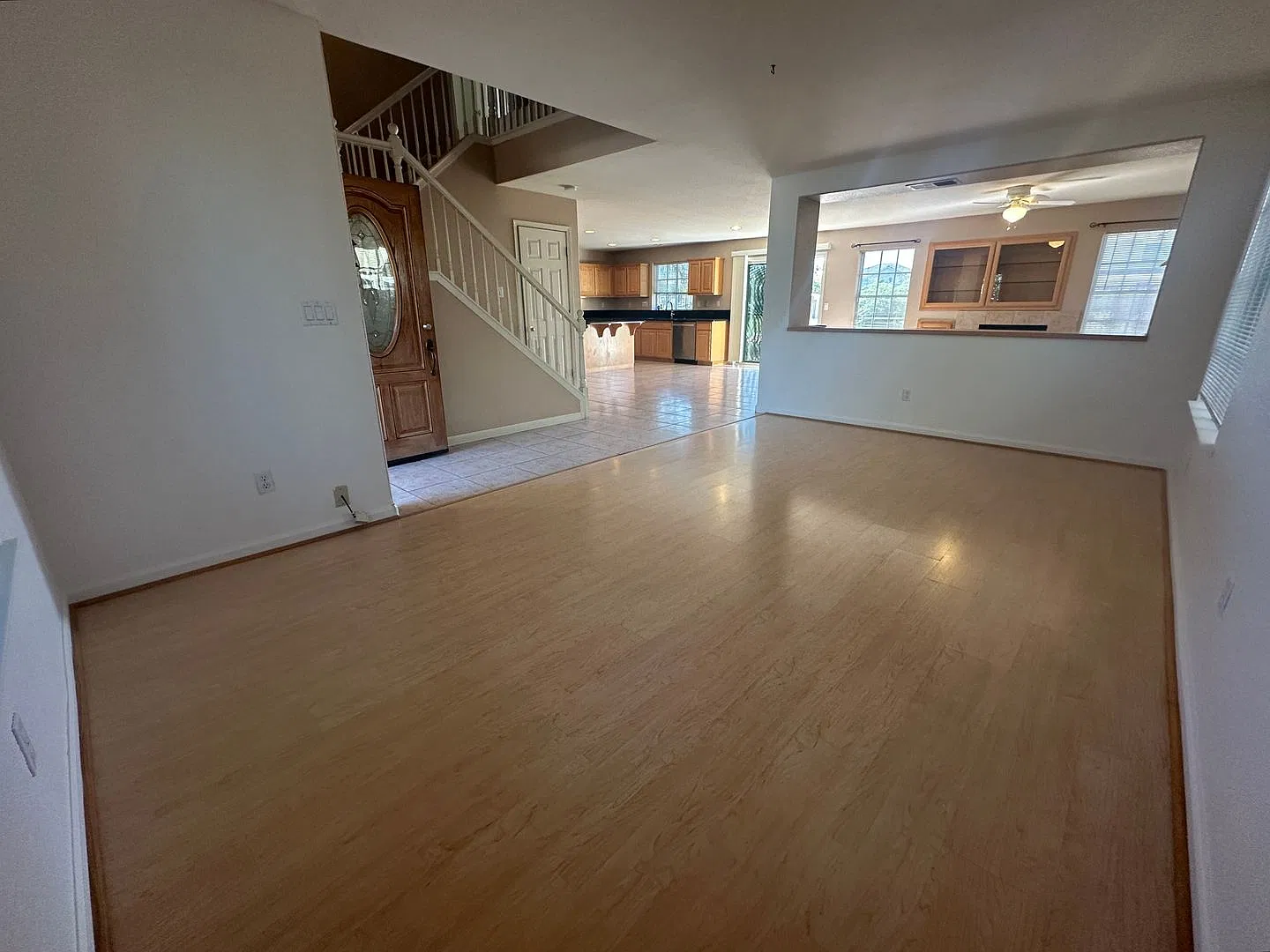 Beautiful 4 Bed, 2.5 Bath in Brentwood — Photo 2