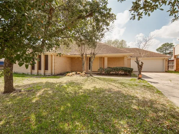 2344 W Briargate Dr, Bryan, TX 77802