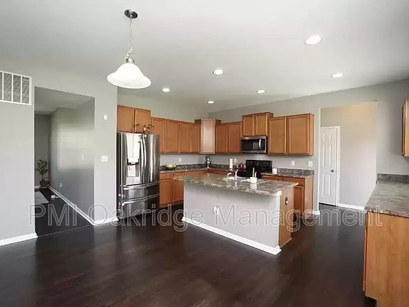 4th image of 535 Woodbine Ct