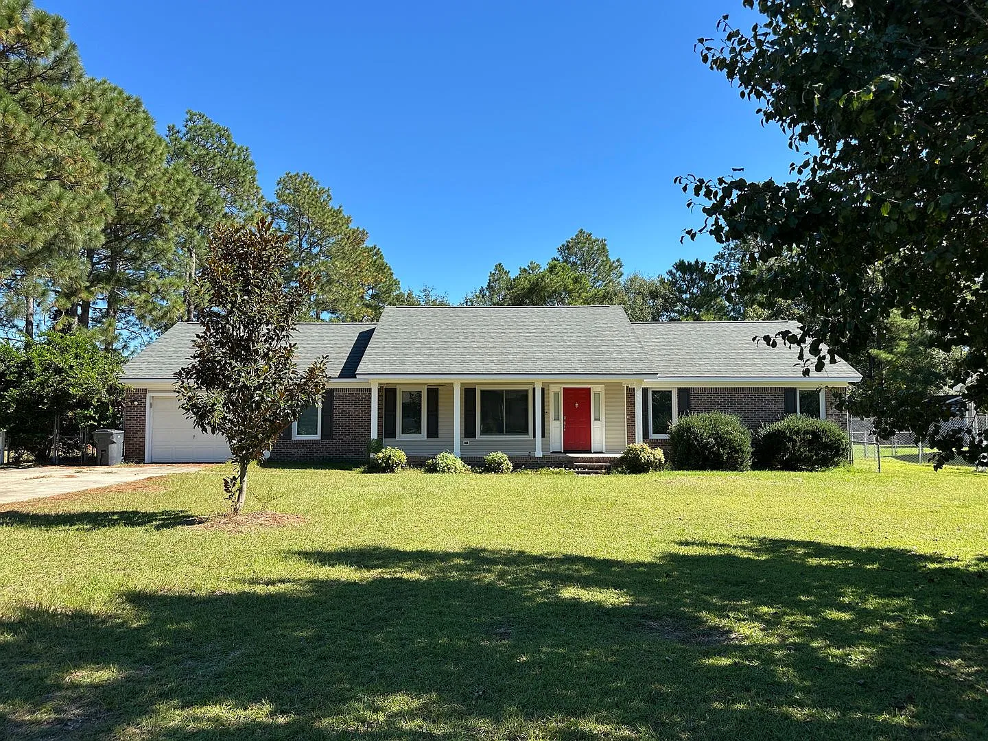 3 Bedroom, 2.5 Bath Home off Parkton Rd in Hope Mills. — Photo 2
