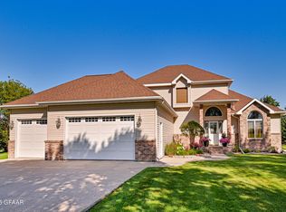 5623 Adams Dr, Grand Forks, ND 58201