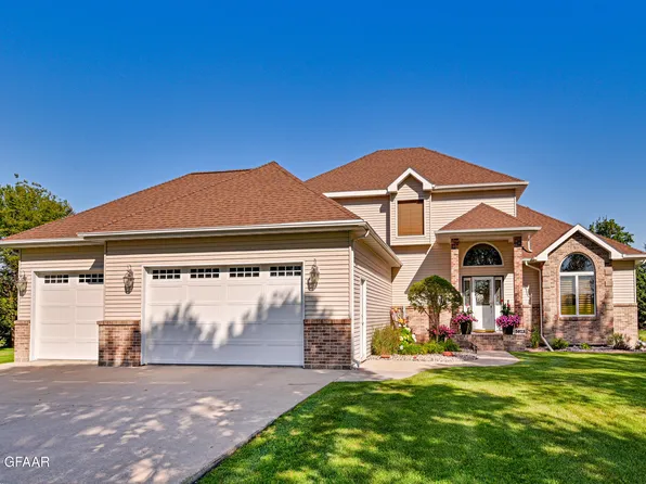 5623 Adams Dr, Grand Forks, ND 58201