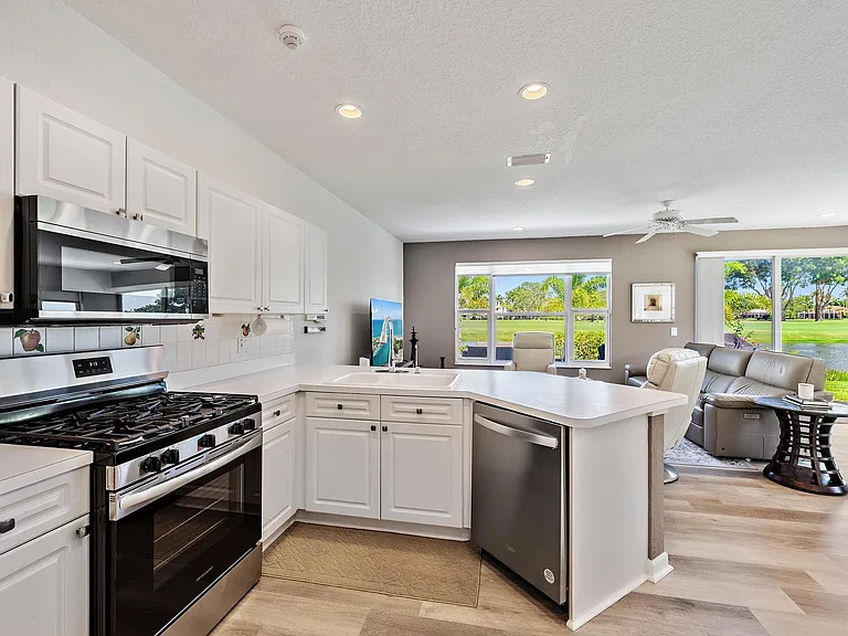 8232 Heritage Club Dr — Photo 12