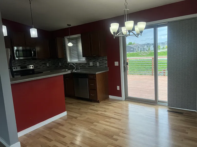 5211 Castleview Dr NW — Photo 6