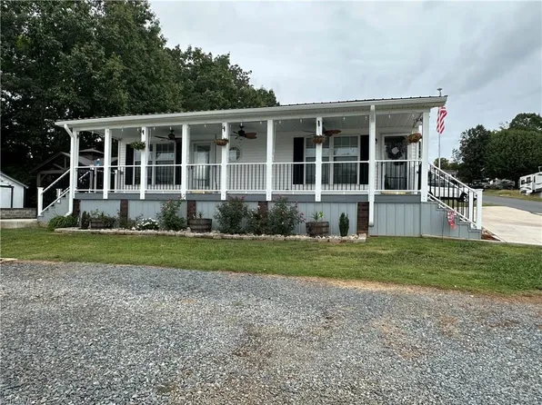154 Grand View Dr, New London, NC 28127