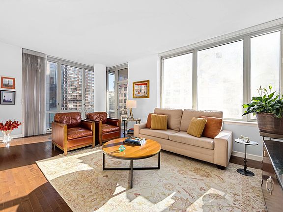 3rd image of 225 E 34th St APT 18H