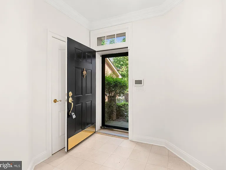 4004 Highwood Ct NW — Photo 3