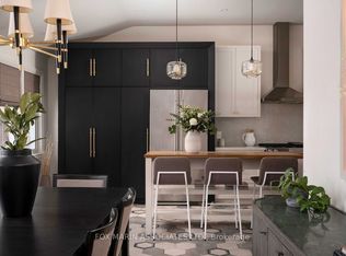 4 Dunstable Pl, Toronto, ON M9R3A9