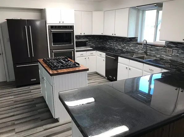 82 Road 350, Flora Vista, NM 87415